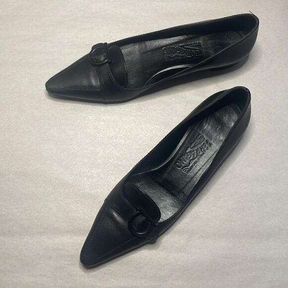Salvatore Ferragamo Black Leather Low Heeled Pointed Toe Flats sz 8.5 2A Narrow - Picture 3 of 16